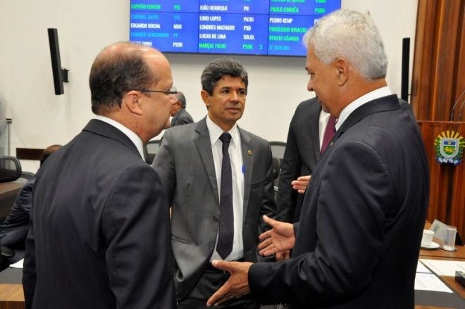 Deputados estudam Projeto que beneficiara idosos nas filas de Bancos do MS