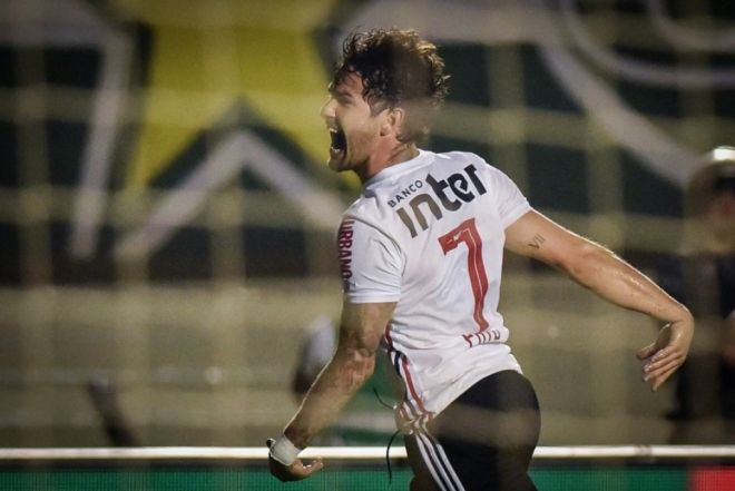 São Paulo e Atlético-MG vencem e lideram o Brasileirão