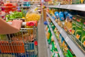 Produtos da cesta básica são comercializados com até 300% de diferença
