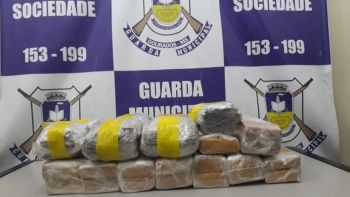 Jovem entra em contradição e Guarda Municipal acha drogas em sua mala