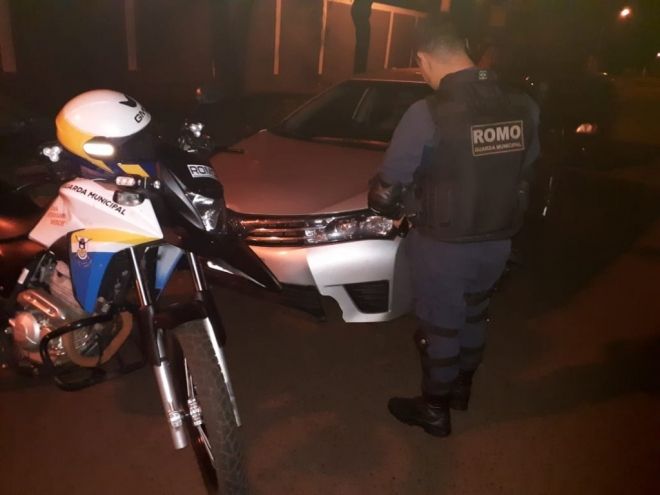 Bandido rouba veículo e causa acidente com vítima