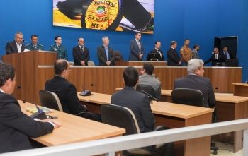 Câmara realiza sessão solene para a entrega de honrarias a policiais civis