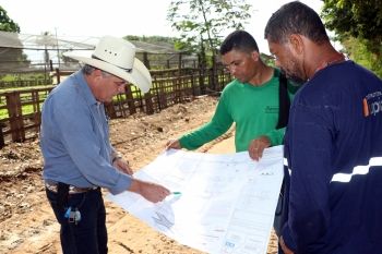 Prefeitura realiza obras de drenagem e pavimentação no Bairro Santa Luzia 
