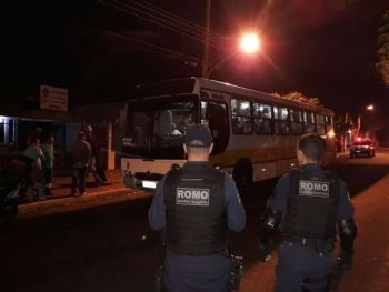 Internos do semiaberto são flagrados com drogas dentro de ônibus