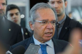Governo estuda liberar FGTS de contas ativas, segundo Paulo Guedes