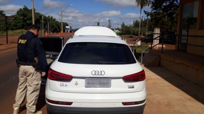 Carro de luxo é recuperado pela PRF 