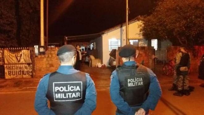 Irmãos matam jovem a tiros por “encaradas” na rua