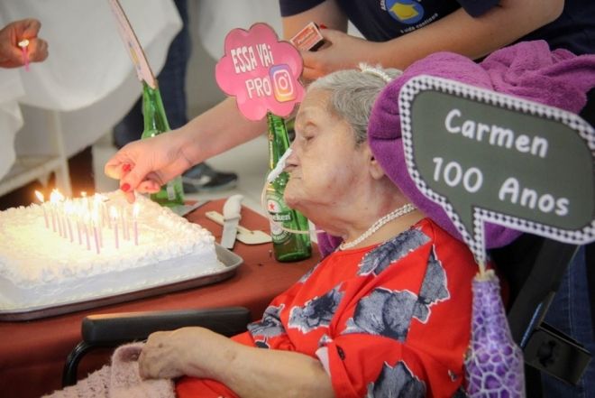 “To muito feliz”, diz Carmen em seu aniversário de 100 anos