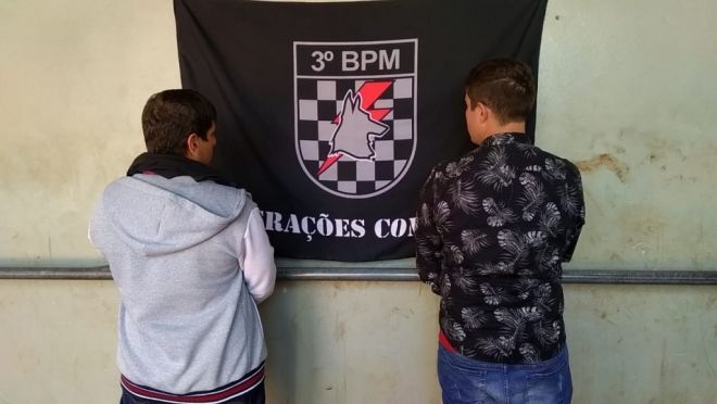 Dupla de Goiânia é presa com drogas dentro de ônibus vindo da fronteira