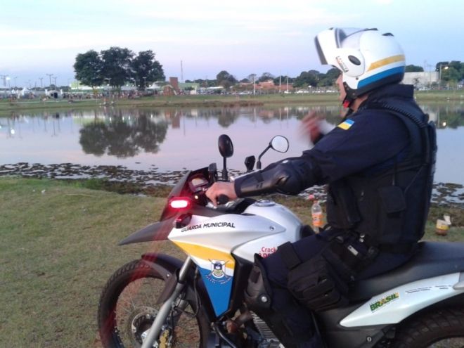Guarda Municipal flagra homens fazendo sexo em parque público