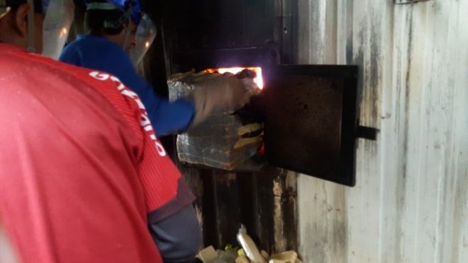 Com depósitos lotados, DOF e Defron incineram mais de 12t de drogas