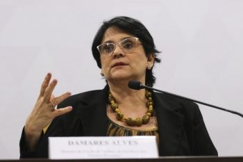 Ministra Damares Alves faz vistoria em aeronaves abandonadas da Funai