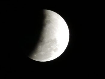 Eclipse lunar encanta sul-mato-grossenses