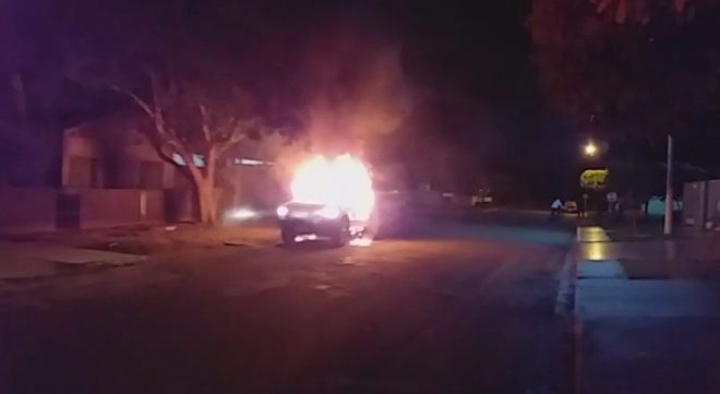 Três carros são incendiados em Caarapó