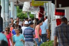 Prefeitura injeta R$ 11 milhões na economia pagando salário dos servidores