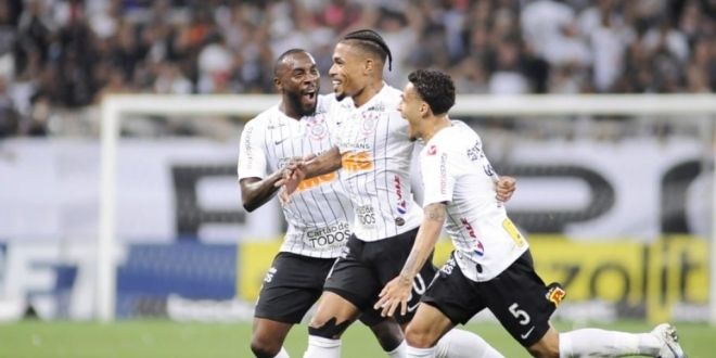 Corinthians vence o Goiás em jogo atrasado do Brasileirão