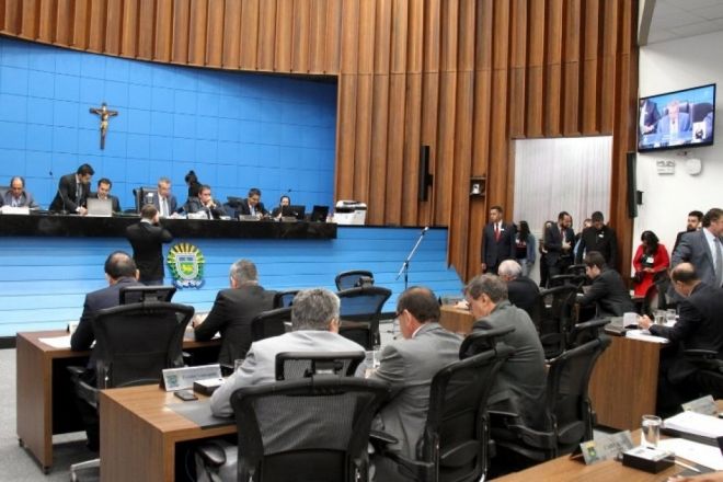 Aprovada lei que proíbe empréstimos por telefone para aposentados ou pensionistas 