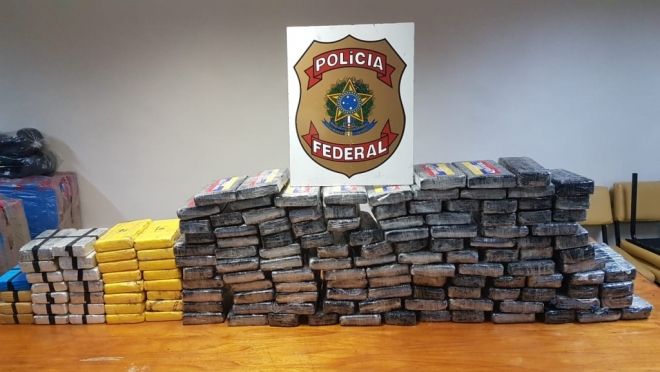 Bolivianos são presos com 160 quilos de cocaína 