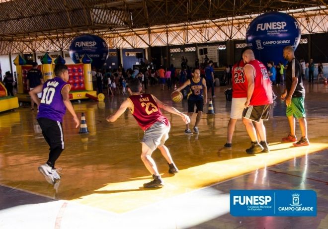 Funesp oferece oficinas de esporte e lazer para a população na Praça Belmar Fidalgo