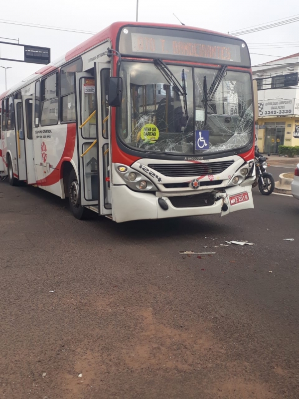 Passageiros ficam feridos em acidente no ônibus 070