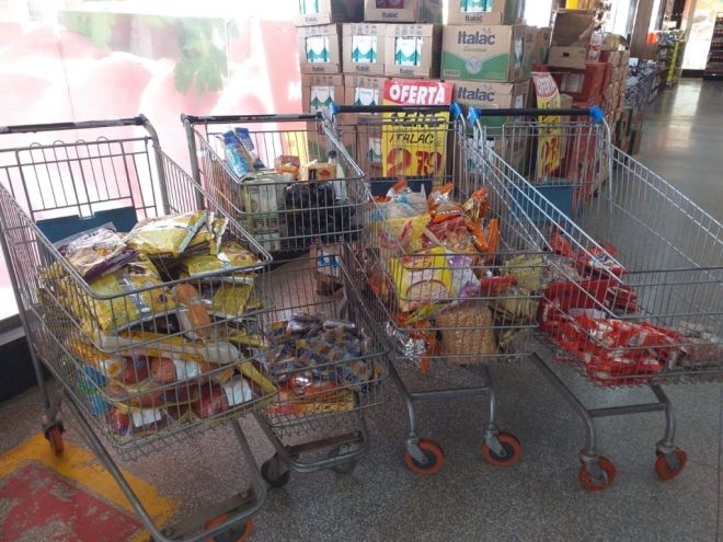 Procon-MS autua supermercado e descarta mais de 600 itens 