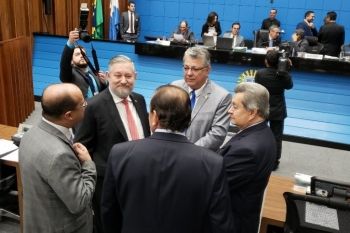 Deputados aprovam projeto que notifica tentativa de suicídio