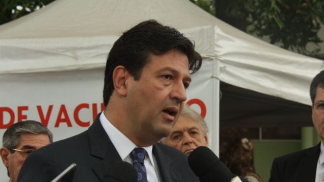 Ministro Mandetta afirma que falta de vacina deve ser normalizada até dezembro 