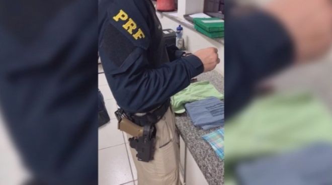 Traficantes são presos com cocaína dissolvida em roupas 
