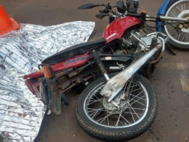 Motociclista morre após atingir caminhão boiadeiro 