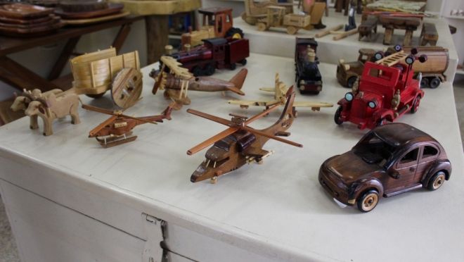 Casa do Artesão comercializa brinquedos feitos por artesãos 