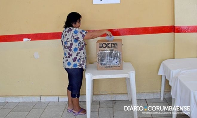 Seção de votação para presidente da Bolívia em Corumbá