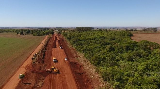 Governo do Estado executa asfalto na MS-379 beneficiando polo agrícola  A pavimentação  facilitará o escoamento da safra agrícola