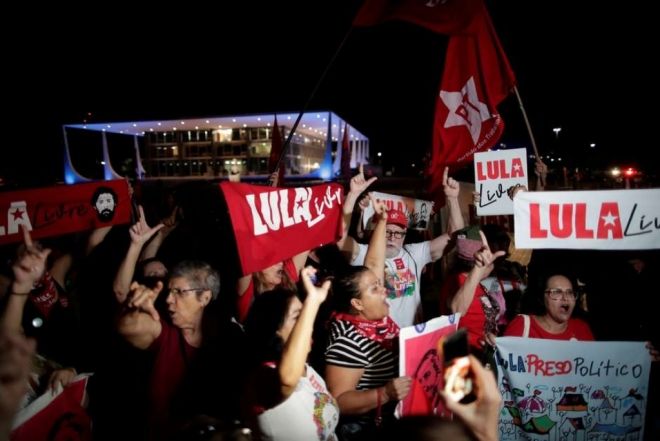 Defesa pede liberdade imediata de Lula