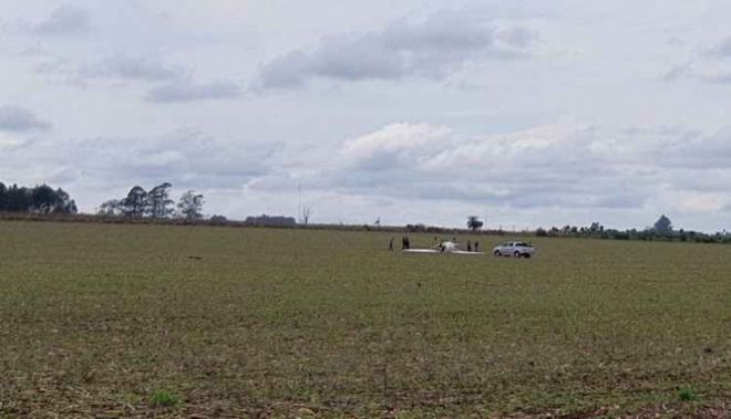 Avião cai em plantação de soja no Paraguai