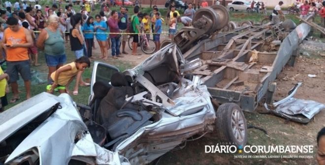 Trem boliviano descarrila, atinge veículos e uma pessoa morre
