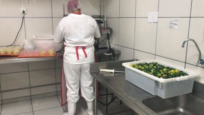 Cozinha industrial que fornecia alimentos para hospital é fechada