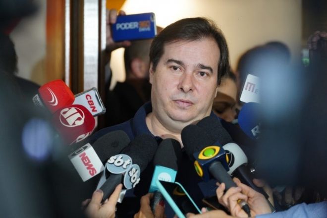 Para Rodrigo Maia reforma administrativa não reduz salário