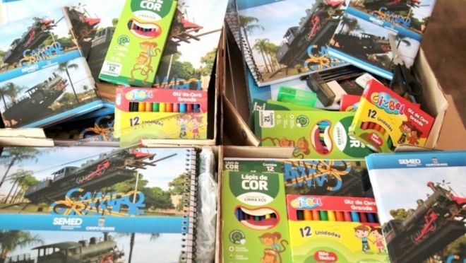 Prefeitura começou a receber kits os 100 mil kits escolares 