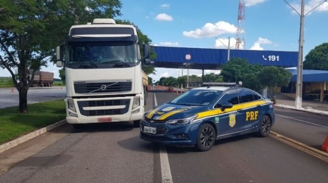 Caminhão roubado em São Paulo é recuperado 
