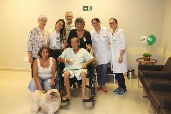 Doente de saudade cão visita dono na Unimed 