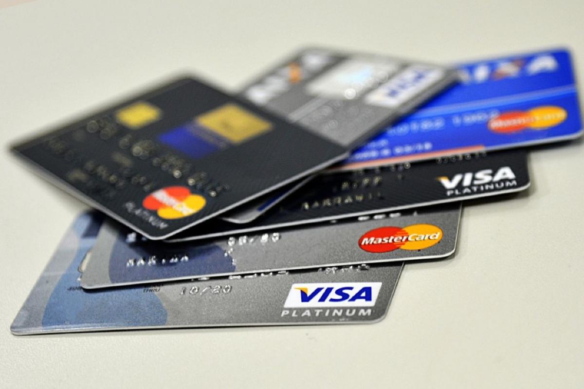 Juros do cheque especial caem e do cart&atilde;o de cr&eacute;dito sobem em dezembro