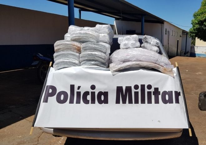 Veículos carregados com muamba são apreendidos 
