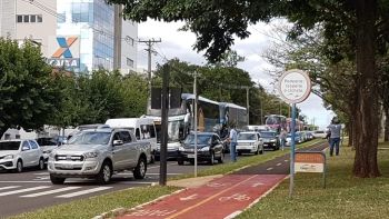 Carreata de comerciantes na avenida Afonso Pena