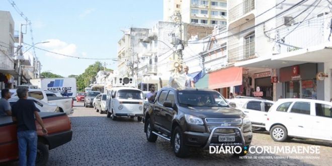 Sem fiéis, procissão percorre as ruas de Corumbá 