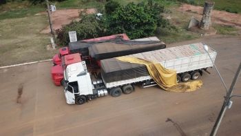 Frota de caminhões é apreendida com dois mil cigarros 