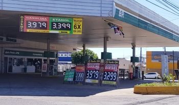 Preço da gasolina cai em MS; Petrobras continua com reduções