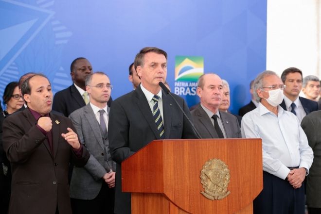 Bolsonaro diz que Moro aceitaria demissão de Valeixo em troca de cargo no STF