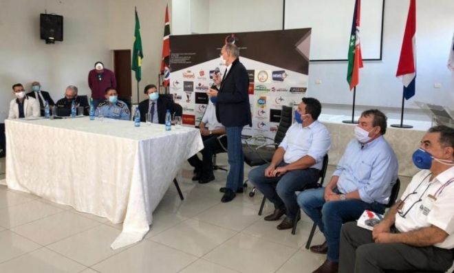 Hélio Peluffo debate questão fronteiriça com ministro do interior do Paraguai