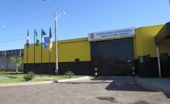 Polícia buscas por detentos fugitivos 