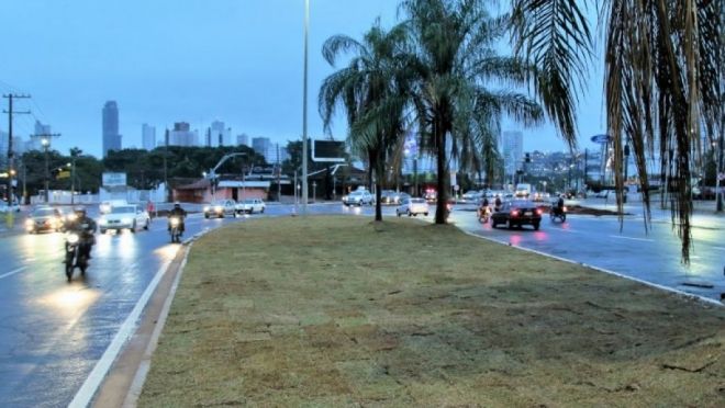 Rotatória da Joaquim Murtinho com a Ceará ganha novo paisagismo